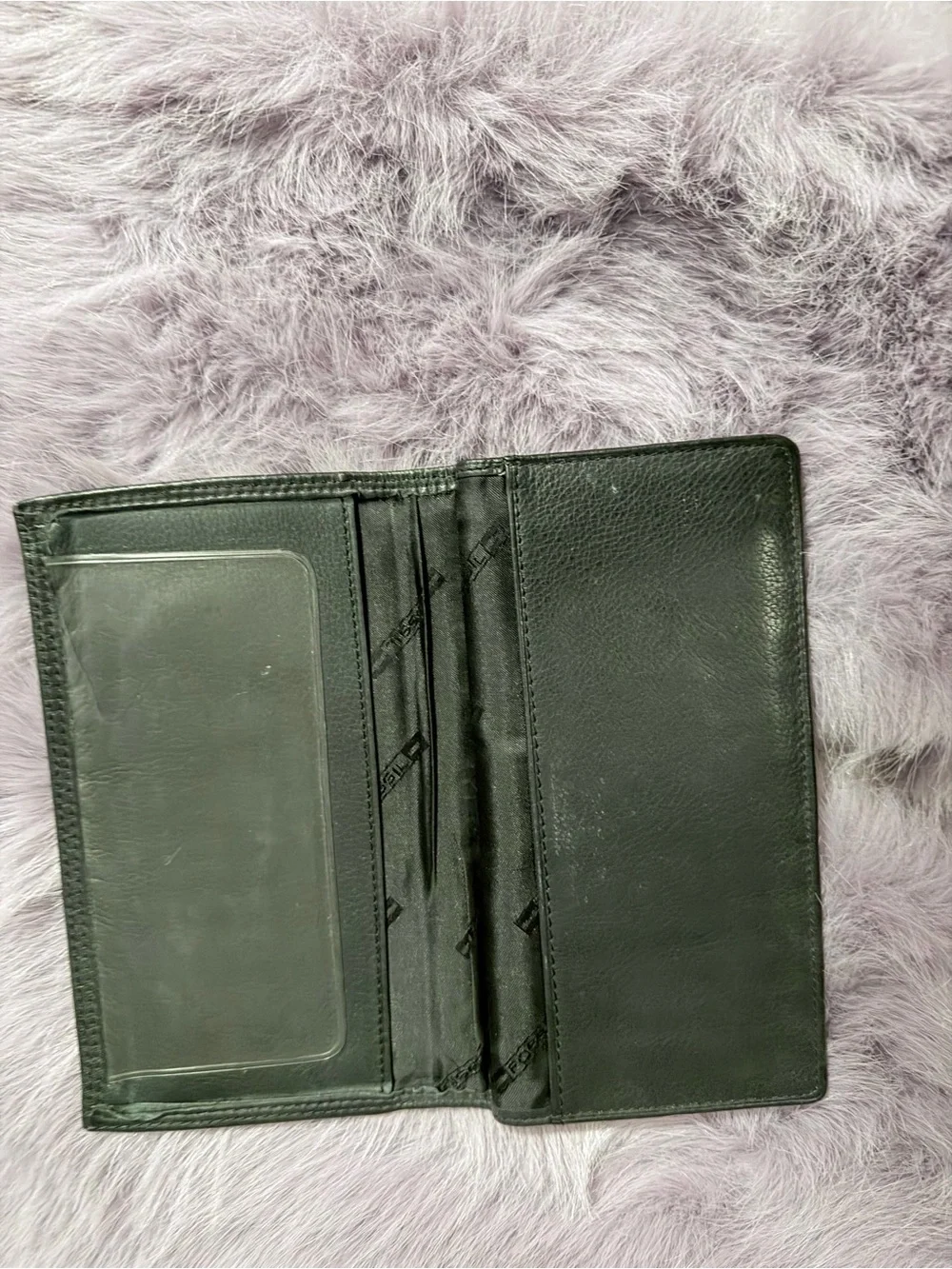 Fossil compact leather